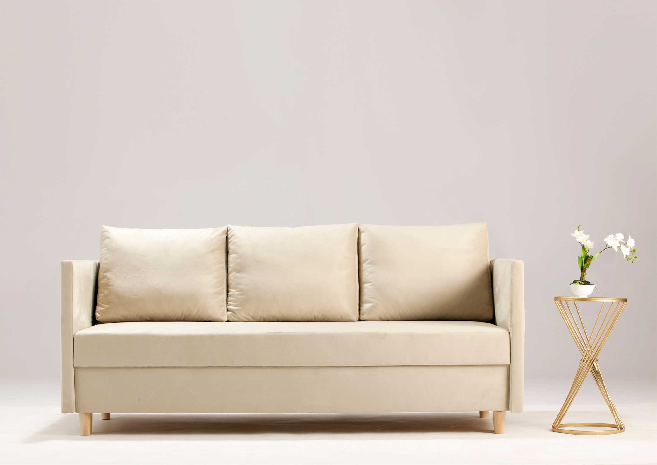 Mała sofa rozkładana w kolorze beżowym